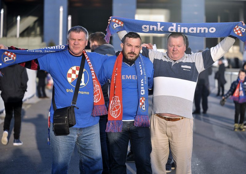 Pogledajte atmosferu ispred stadiona; tisuće navijača bez incidenta stiglo do Maksimira