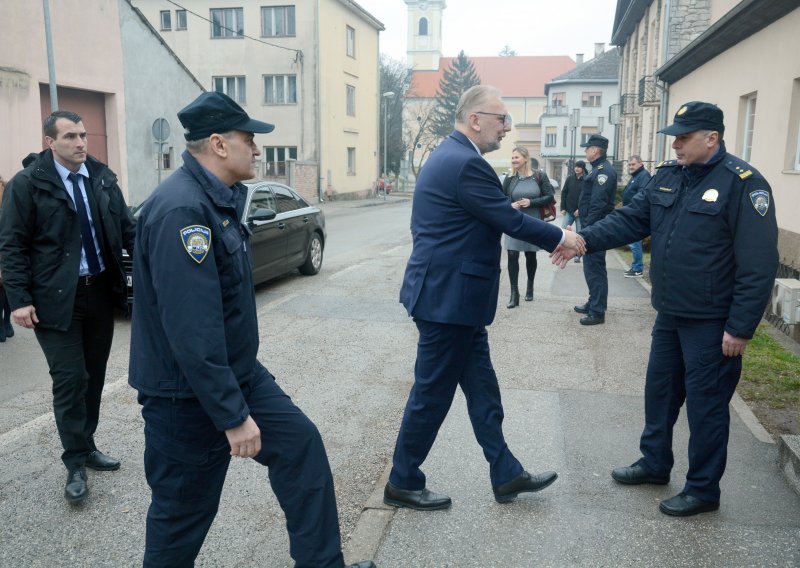 Branitelji iz Petrinje prosuli žuč po Vladi zbog planiranog Centra za azilante u Maloj Gorici