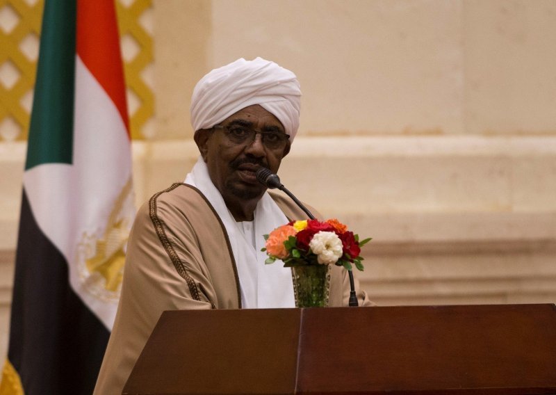 Pod pritiskom vojske odstupio sudanski predsjednik, čeka se njihova objava