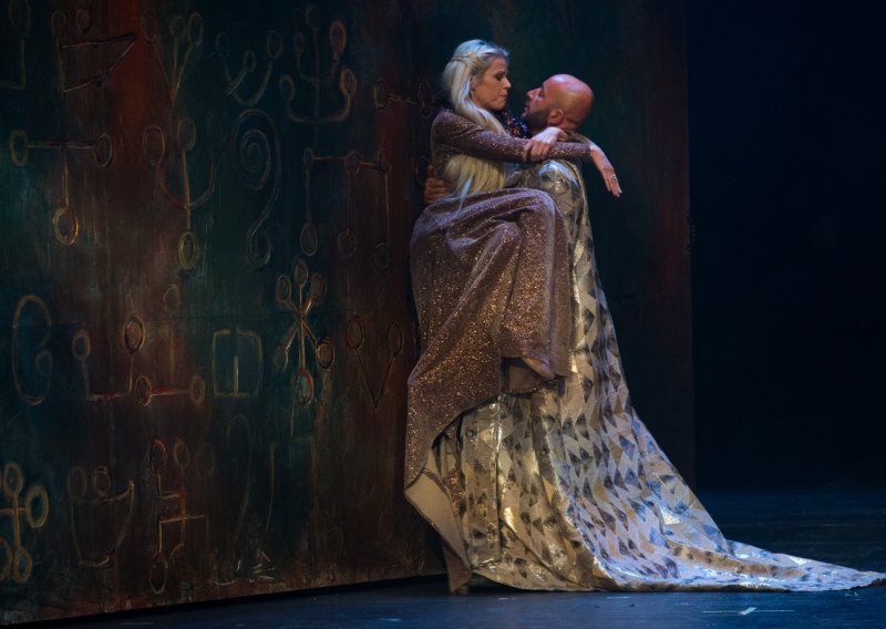 Dramski ansambl HNK-a u Osijeku premijerno izveo Shakespeareovu tragediju 'Othello'