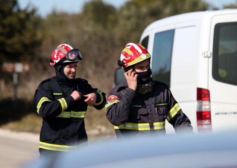 Otac i sin iz Duća teško opečeni u požaru obiteljske kuće