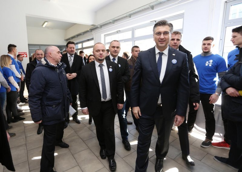 Plenković o pljeskanju: Imate li vi neki aplauzometar? Nekome smeta naš rejting, gledajte koliko ima nesretnika