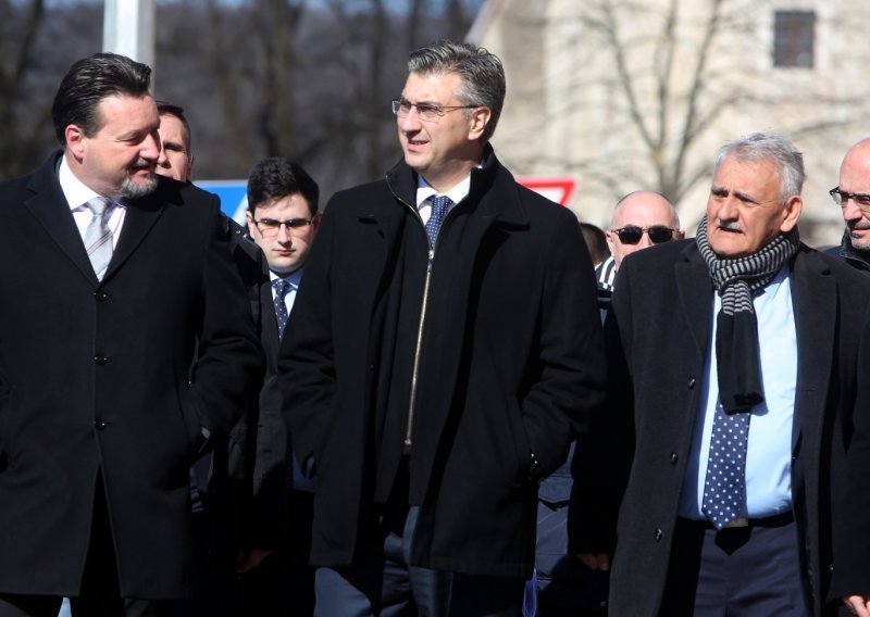 Plenković u Gospiću: 'Lista HDZ-a bit će pobjednička, stvari se u Lici moraju dovesti na čistac'