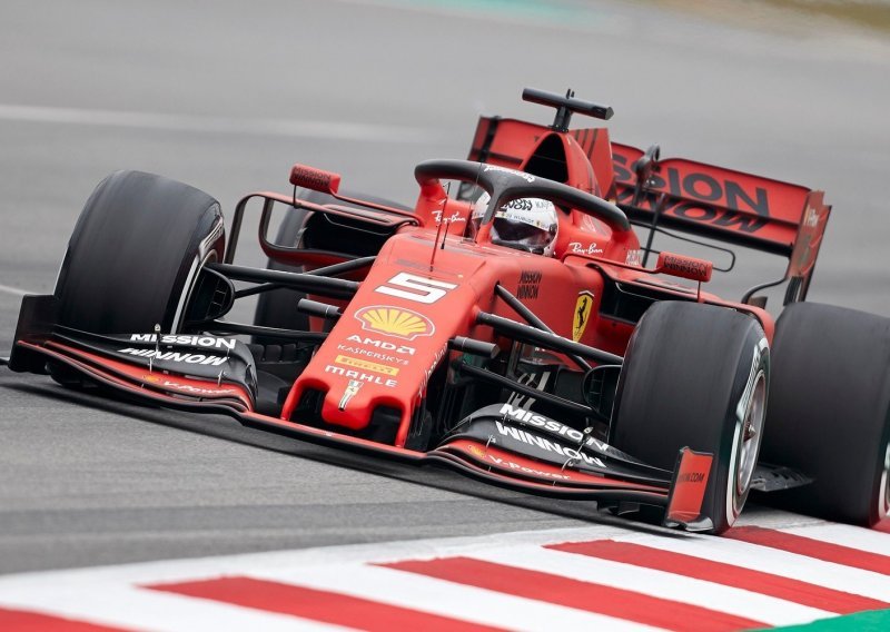 Mercedes i Hamilton u panici: Jasno je da više nemaju najbrži bolid uoči nove sezone?