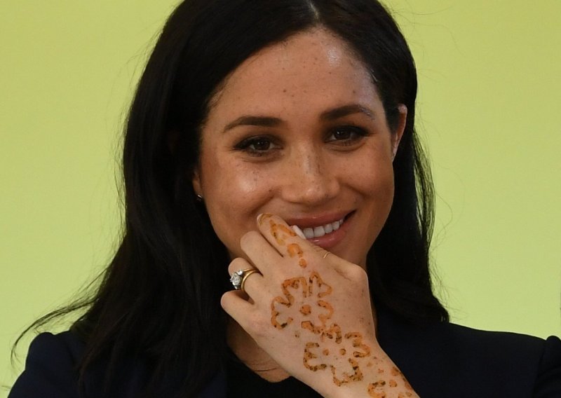 U ležernijem izdanju i s nepoželjnim modnim dodatkom Meghan zasjenila muža u Maroku