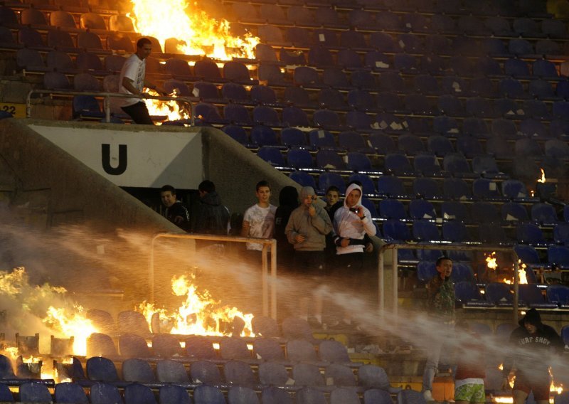 Na kraju uhićeno 95 huligana, a 25 optuženo