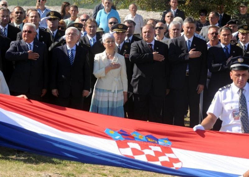 Podignuta zastava na kninskoj tvrđavi