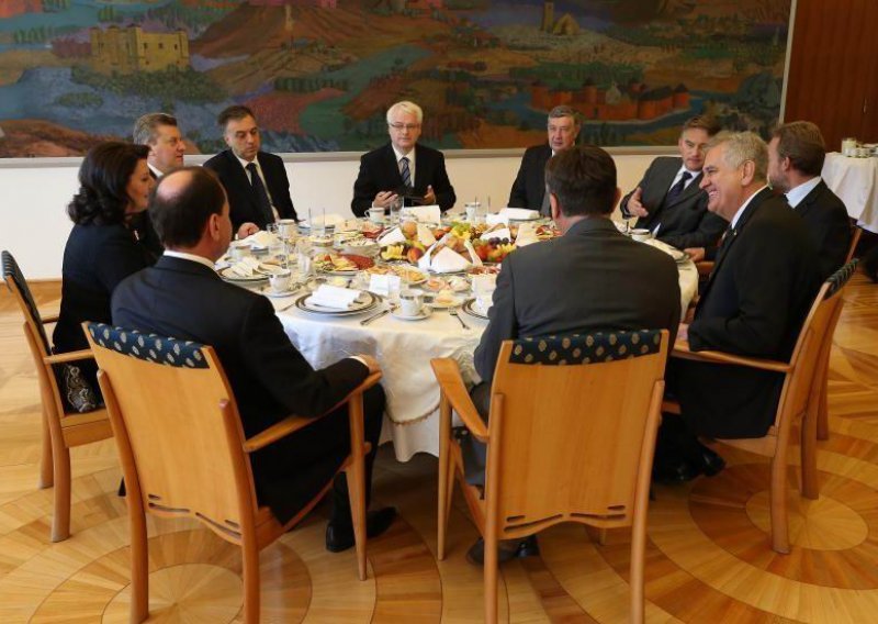 Prvi sastanak Josipovića i Nikolića očekuje se u listopadu