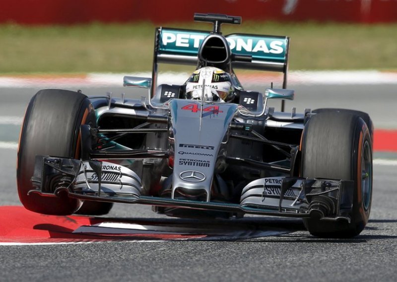 Mercedes vlada u Barceloni, Vettel prijeti iz drugog plana