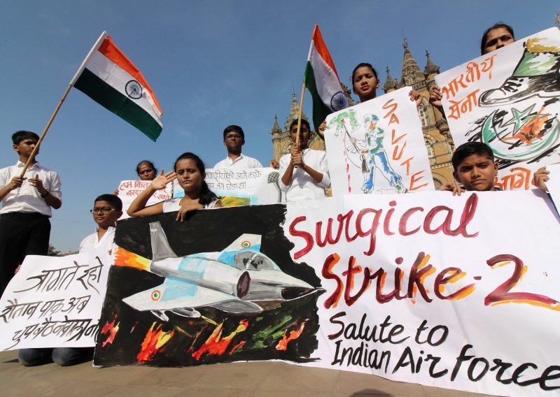 Pakistan oslobodio indijskog pilota, napetosti splasnule