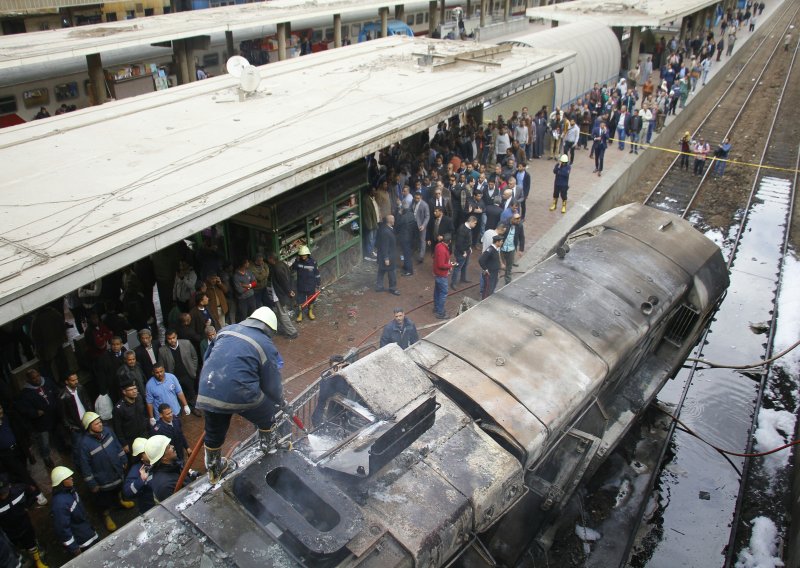Više od 20 poginulih u požaru na kairskoj željezničkoj postaji