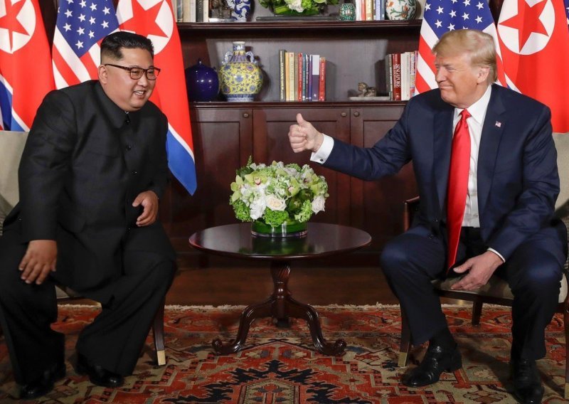 VIDEO: Sjevernokorejska televizija objavila dokumentarac o Kimovu susretu s Trumpom, ali bez jednog važnog detalja