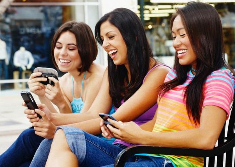 Tinejdžeri razmijene 3.300 poruka mjesečno