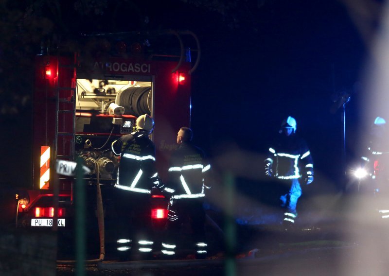 Vatrogasci iz požara u Rovinju spasili šest osoba