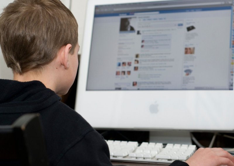 Aplikacije za siguran pristup djece internetu ne koristi 92 posto roditelja