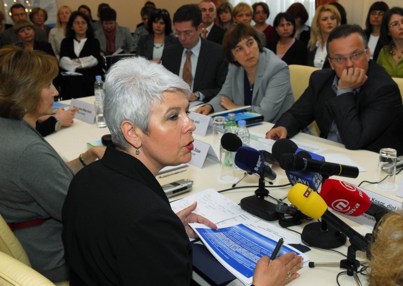 U državnim tvrtkama smanjiti plaće za 10 posto