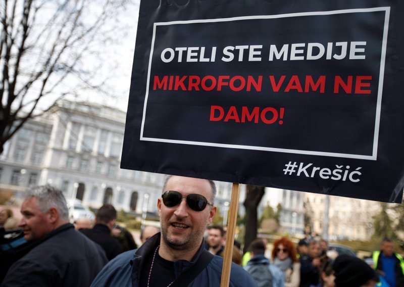 Prosvjed u Zagrebu: Zbog sumnjivog trošenja javnog novca i progona novinara tražimo ostavku vodstva HRT-a!