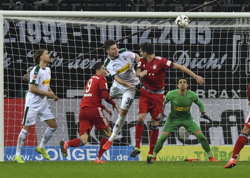Strašna predstava Bayerna u gostima koji se izjednačio s Borussijom Dortmund