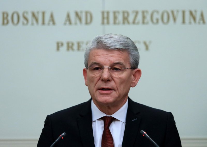 Džaferović upozorava Dodika da bez približavanja NATO-u SNSD neće dobiti mandatara