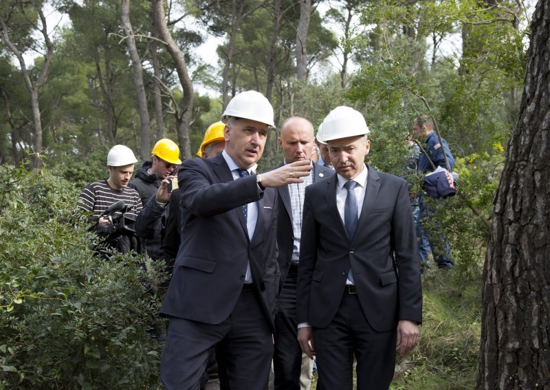 Krstičevića pitali o nuklearnom otpadu u vojarni, lopticu je prebacio ministru Mariću