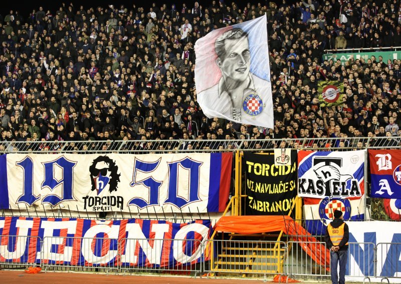 Hajduk doznao kaznu zbog sramotnog transparenta; zatvaraju im jednu tribinu