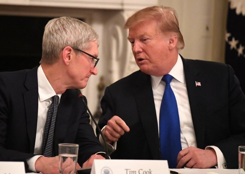 Trump je Tima Cooka na sastanku prekrstio u 'Tim Apple'