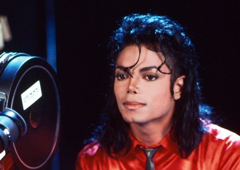 Radio stanice odustaju od emitiranja glazbe Michaela Jacksona