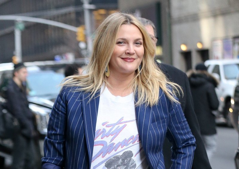 Dok su njezine kolegice opsjednute mladolikim izgledom, Drew Barrymore tvrdi: 'Starenje je luksuz'