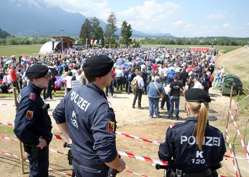 Nakon zabrane mise na Bleiburgu Katolička crkva u Koruškoj odlučila i ignorirati hrvatske biskupe