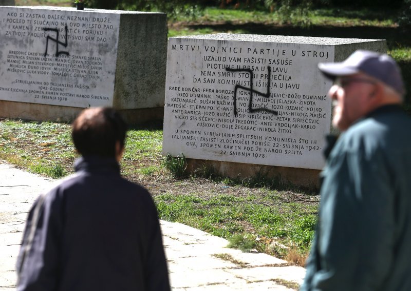 Osveta za šaranje Pavelićevog groba: Ustaškim grafitima išarani spomenici partizanima