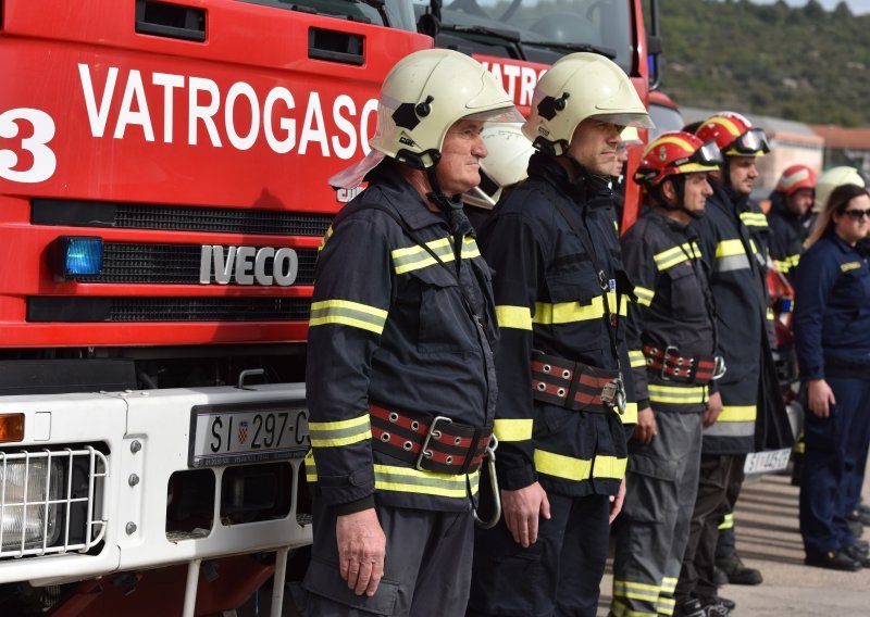 Oglasile se vatrogasne sirene u potporu jedinom preživjelom vatrogascu s Kornata Frani Lučiću