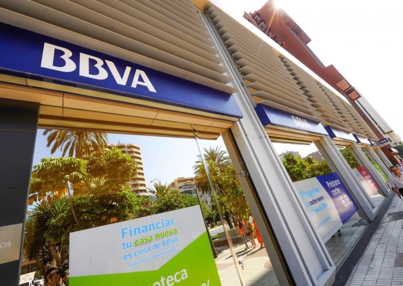 Skoro 11 tisuća ljudi evakuirano iz BBVA banke u Meksiku