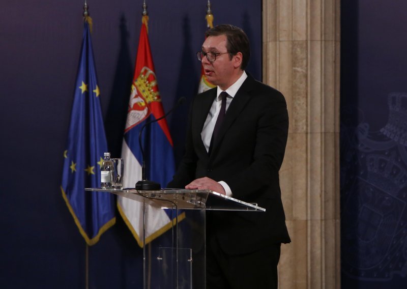 Vučić optužio oporbu za navođenje prosvjednika na nasilje, najavio oprost za uhićene