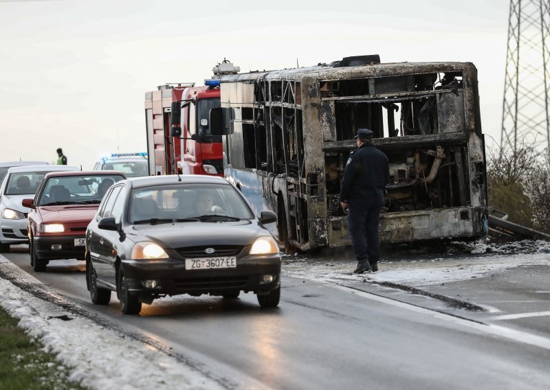 Zapalio se ZET-ov autobus kod Velike Gorice