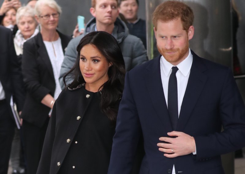 Tajnovitost oko dolaska kraljevske bebe prelila je čašu: Tabloidi su raspalili po princu Harryju i Meghan, ali problem je puno dublji