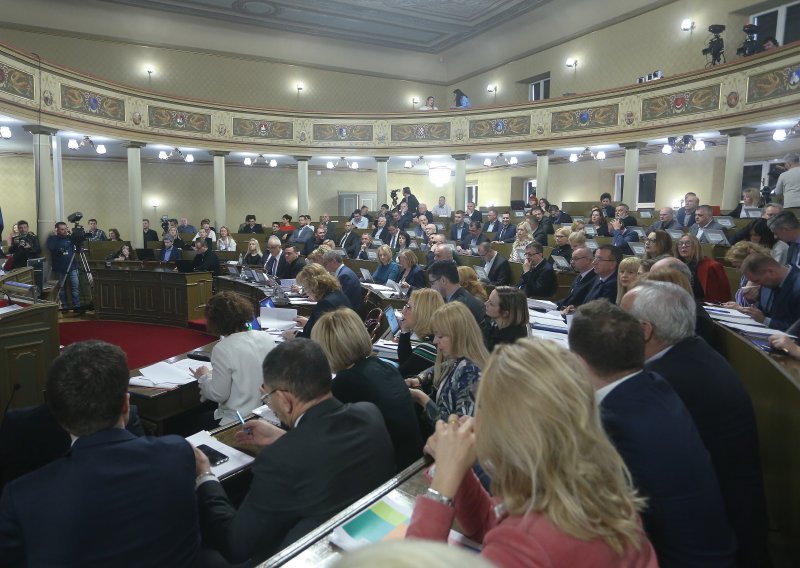 Izvješće o radu gradonačelnika u drugoj polovici 2018. prošlo bez Bandića