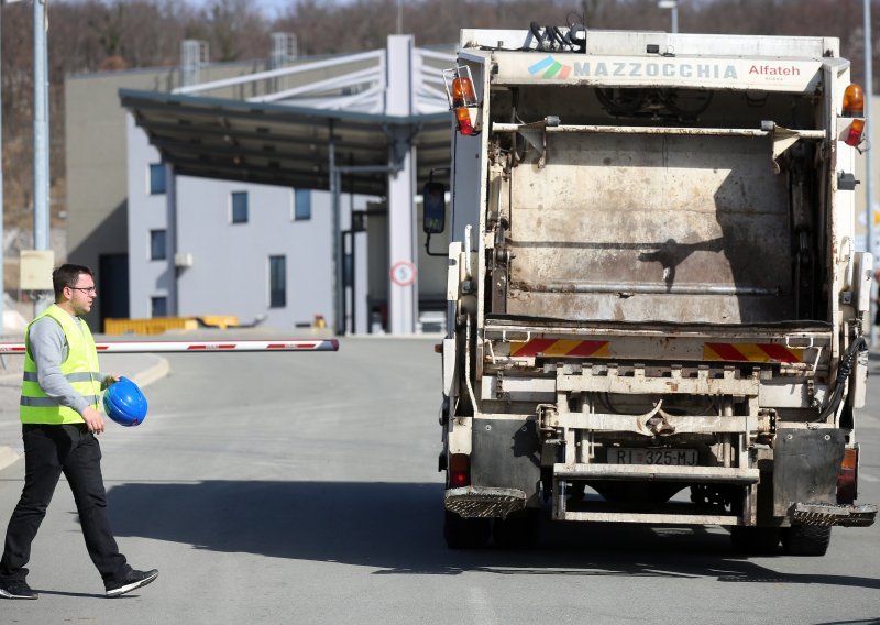 Prosvjedni hod do Marišćine: Centar nastavlja ispuštati smrad i štetne tvari u okoliš.