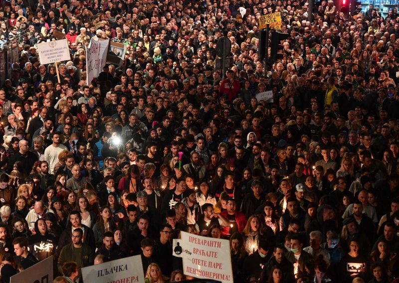 Tisuće građana opet na ulicama Beograda: Vučić je prijetio, ali ovoga puta sve je proteklo mirno