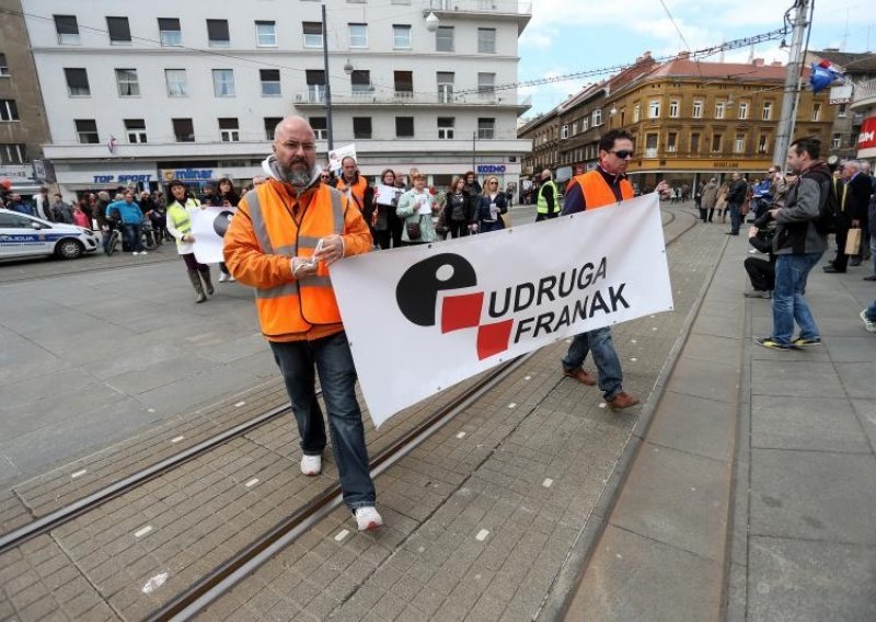 Luda ideja: Udruga Franak banke će blokirati kovanicama!