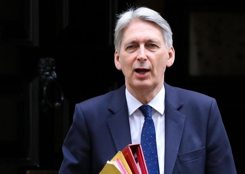 Bivši ministar Hammond: Parlament će blokirati Brexit bez dogovora