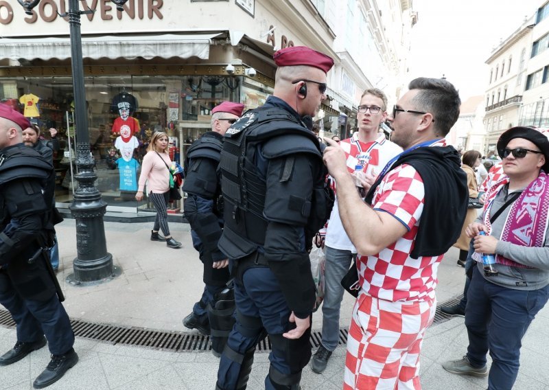 Policija spriječila sukob hrvatskih navijača s mladićem koji je nosio srpsku zastavu