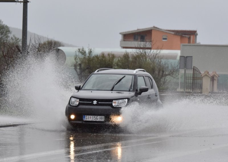 Vrijeme se pogoršava, evo što HAK ima za reći o prometu u petak