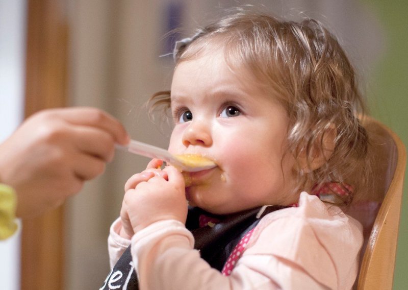 Veliki preokret: Nove preporuke za prehranu beba sve će iznenaditi