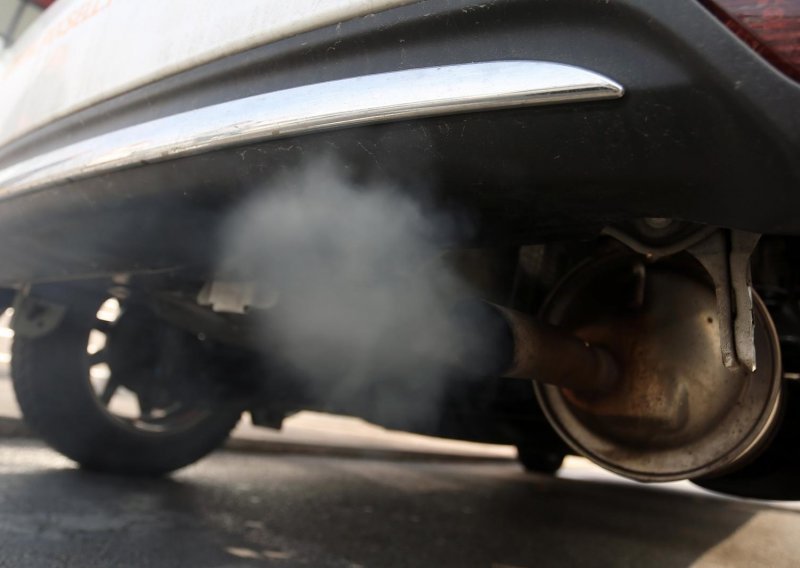 Velike automobilske kompanije platit će znatne kazne ne smanje li emisije ispušnih plinova