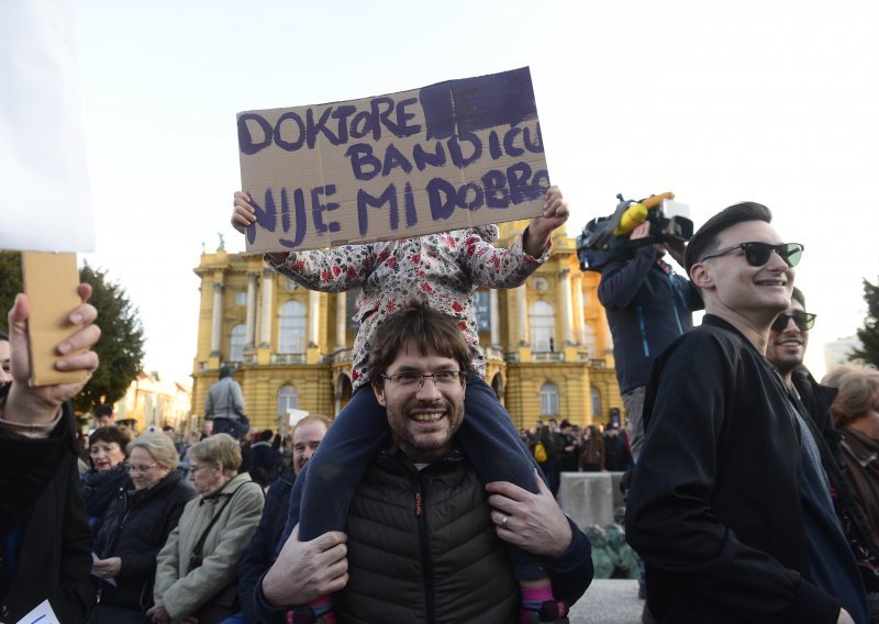 Zagrepčani prosvjedovali protiv Bandićevog počasnog doktorata