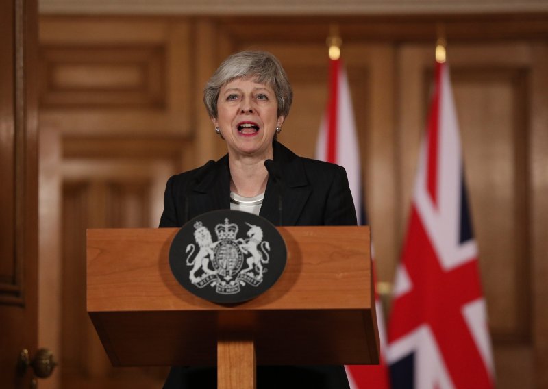 Theresa May najavila ostavku ako parlament prihvati njezin plan za Brexit