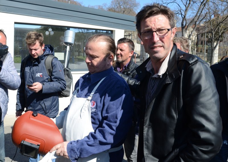 Štrajkaši u Uljaniku od ponoći dozvoljavaju rad na polarnom kruzeru, štrajk se nastavlja