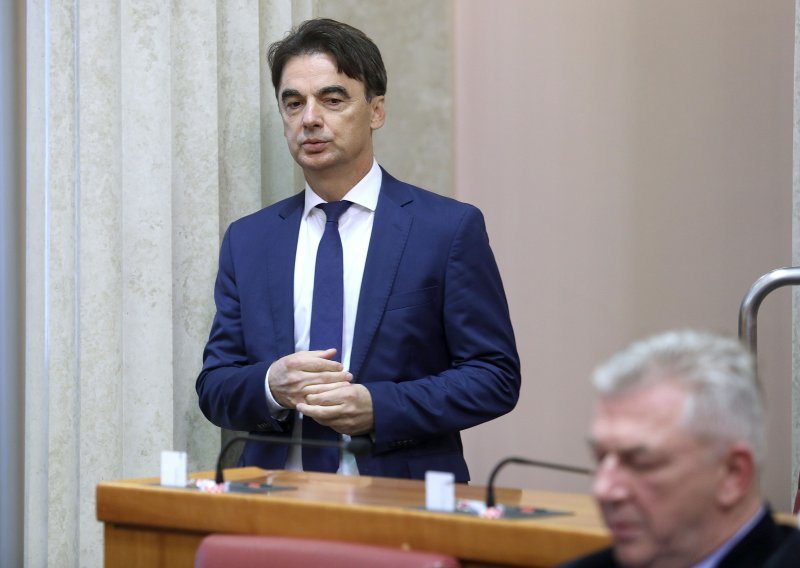 Saborska oporba: Vlada kupuje vrijeme, ne donosi odluke i bježi od odgovornosti