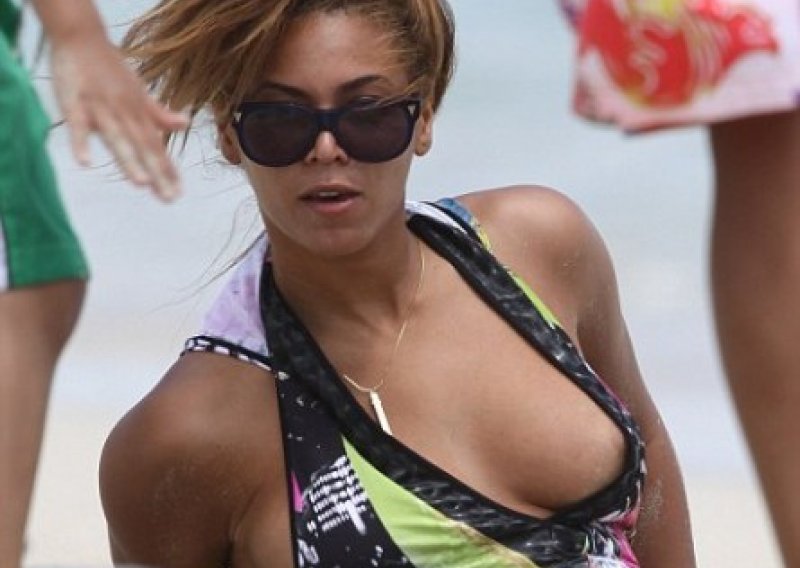 Beyonce ispala bradavica dok se valjala po pijesku