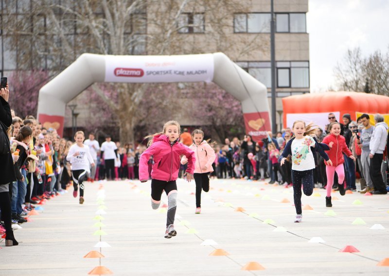 Mali sportaši na Turneji radosti; sportska mladost preplavila je glavni gradski trg u Varaždinu